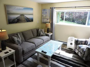 Private Brentwood Bay garden suite near marina. - Image 2