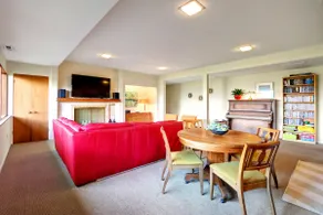Ravens Landing: 2BR, midcentury in Arbor Heights - Image 4