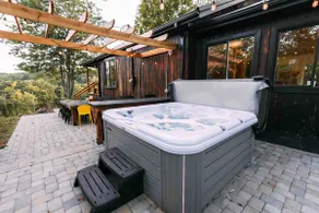 The Bee | Luxury Cabin + Hidden Escape Rm + Views - Image 4