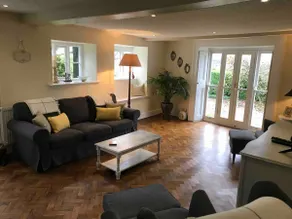 Unique Cosy Retreat - Spacious 3-Bed Farm House - Image 5