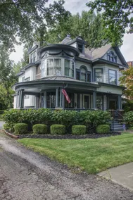 *Award Winning-Victorian Home(Large outdoor space) - Image 3
