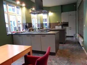 Spacious living in the old town (with parking) - Image 3
