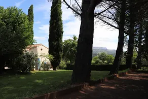 Nice cabin with view of Sainte-Victoire - Image 5