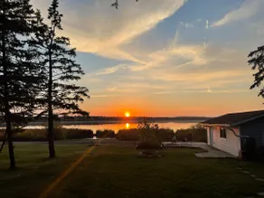 Cozy, quiet, year-round Lakefront Oasis w/Hot Tub - Image 3