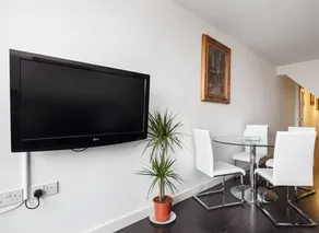 Arty stay *Best Location* with a touch of ART - Image 3