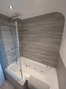 Modern Spacious 5 Bed House in Newcastle - Image 2
