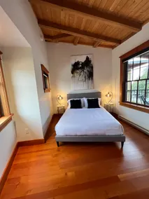 Stunning 2 bedroom downtown apartment - Image 5