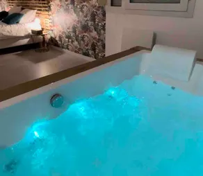 Jacuzzi 15 min from the center of Lyon 4 people - Image 3