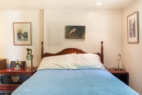 Elegant Vintage Craftsman Apartment With Garden - Image 2