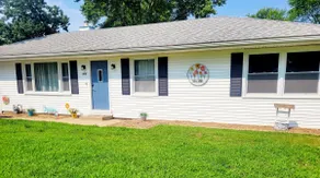 3 Bedroom, W/D, Parking, Fenced Yard & King Bed - Image 5