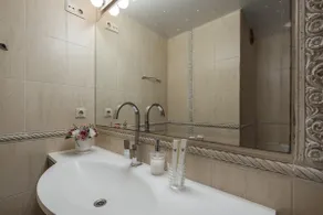 Deluxe Jacuzzi Apartment by LIUKSAI - Image 5
