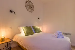 Modern apartment in the hyper center of Nice - Image 4