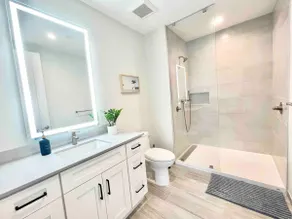 Luxury & Modern 2bed/2bath -KING beds #18 - Image 4