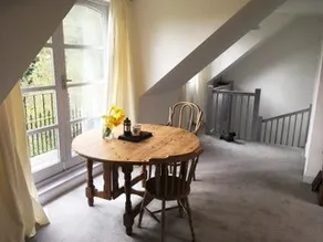 Self contained W Sussex retreat, spacious grounds - Image 4