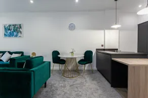 Modern & Stylish 1 Bedroom Apartment in Bolton - Image 5