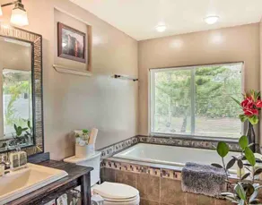 Ruhiges privates Studio mit Badewanne, TV & WLAN - Image 4