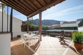 OFFER OPENING Magnificent house with private pool - Image 3