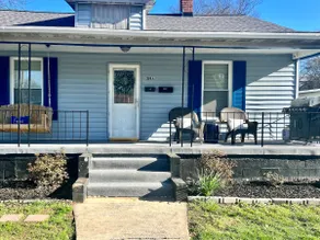 Pet friendly house with 3 king beds and fenced in back yard. - Image 2