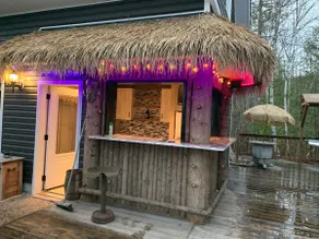 Luxury Cottage with Tikki Hut - Image 5