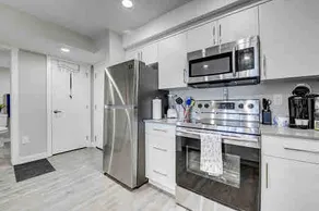 New reno, Queen bed, FreeGym,WIFI,Free U/G parking - Image 4