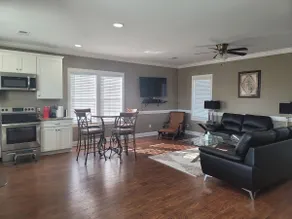 Jenkins Creekside Apartment - Image 2