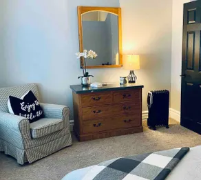 AirBnB Elora: The Victoria (Small Apartment) - Image 3