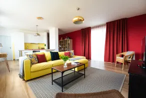 Private 5 star 3 room flat and in-door Pkg - Image 2