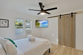 ModernTropic 2bd/1ba Near Beach w/ fence yard/deck - Image 5