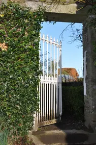 East Wing of 18th century Palladian Manor House - Image 4
