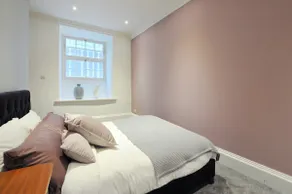 Large Flat in Old City in Bristol's Oldest Bank - Image 2