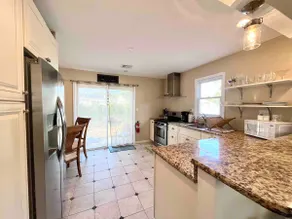 Sea Glass Luxe Cottage - Image 5