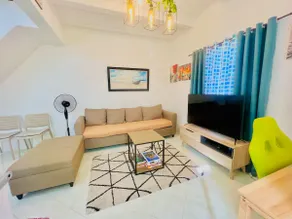 Awesome 2 bedrooms, living & dining area - Image 2