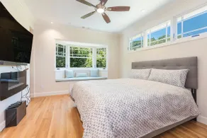 Centrally located Craftsman home - Image 5