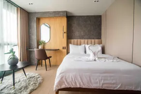 Modern Lux 2BR in BGC One Uptown w/ Skyline Views - Image 2