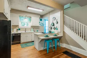 Charming Teal House in downtown Spartanburg - Image 5