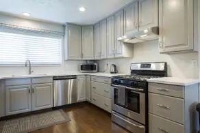 💵Location! @75% off!!! *King Bed! 💵 - Image 4