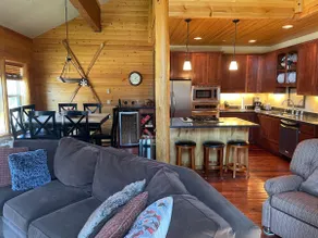 Tamarack Lodge-Mt Hood Ski Chalet Sleeps up to 12 - Image 2