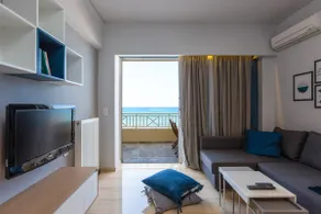 Seafront Deluxe Apartment - Image 3