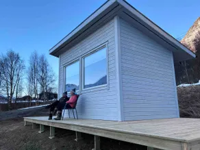 Sabine’s Compact Cabin - Image 3