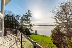 All-season fishing lakefront view & luxury comfort - Image 3