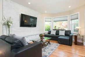 Super Convenience 2BR Condo W / Privat parkering i Newton - Image 2