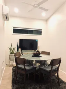Deluxe Guest House near Westfield Eastgardens - Image 2