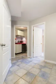 Apartment with Private Entrance - Image 5