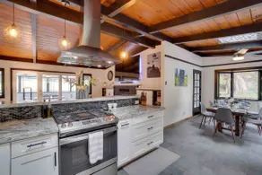 Redwood Retreat: Hot Tub, Outdoor Kitchen & Fire - Image 3
