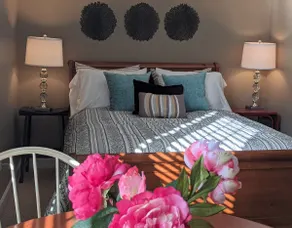 Charming Guesthouse in Quiet Downtown - Image 3
