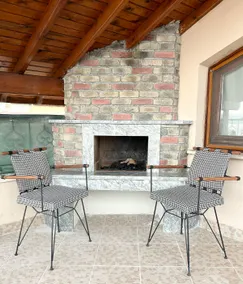 Private 6-bedroom villa overlooking the lake in Spanga - Image 3