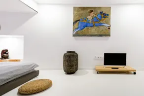 Artistic Studio in Center - Image 4
