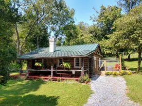 Vintage Riverfront Log Cabin “Emma” w/hot tub - Image 2