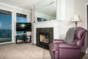 Captain's Quarters - Top Floor Oceanfront Condo - Image 4