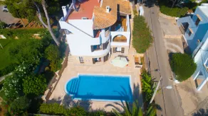 Villa mit direktem Strandzugang zu einer sandigen Bucht in Cala D'or Zentrum - Image 2